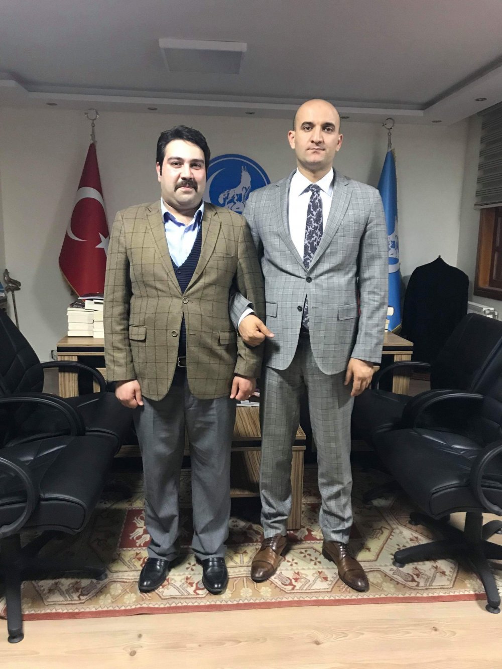 Ahmet Ömer Neccar, MHP Manisa Milletvekili ile dayanışma resimi çektirerek, Kerkük'te yapacaklarına zemin oluşturuyor.
